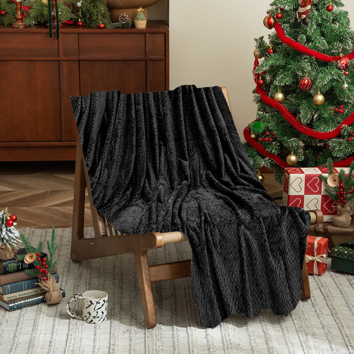 Translation missing: en.Christmas Solid Color Blanket, 59x39" Soft Warm Throw Blanket, Light-weight Plush Throw Blanket for Bed Sofa Camping Airplane Holiday Black