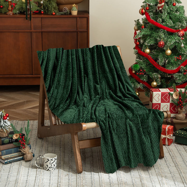 Translation missing: en.Christmas Solid Color Blanket, 59x39" Soft Warm Throw Blanket, Light-weight Plush Throw Blanket for Bed Sofa Camping Airplane Holiday Green