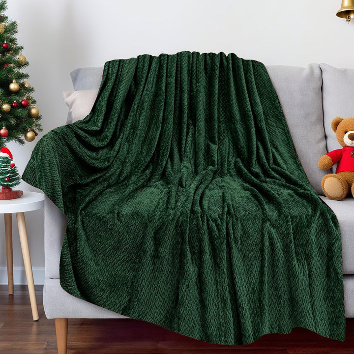 Translation missing: en.Christmas Solid Color Blanket, 59x39" Soft Warm Throw Blanket, Light-weight Plush Throw Blanket for Bed Sofa Camping Airplane Holiday Green