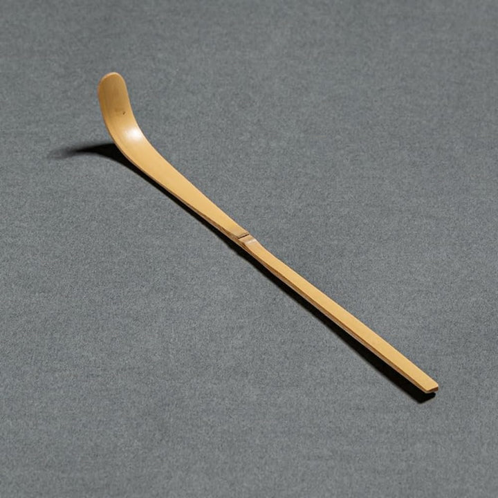 Translation missing: en.Bamboo Matcha Scoop - Traditional Chashaku Tea Spoon for Tea Ceremony - Elegant White Design - Tea Accessories - 18cm Size