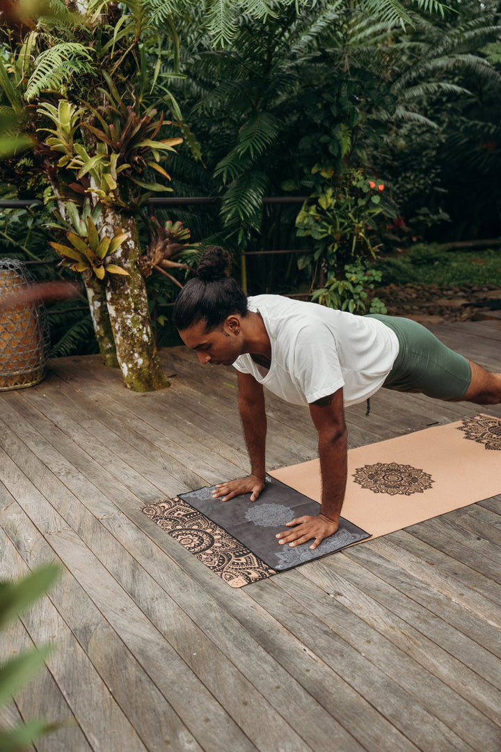 Translation missing: en.Yoga Design Lab Hand Yoga Towel Mandala Black