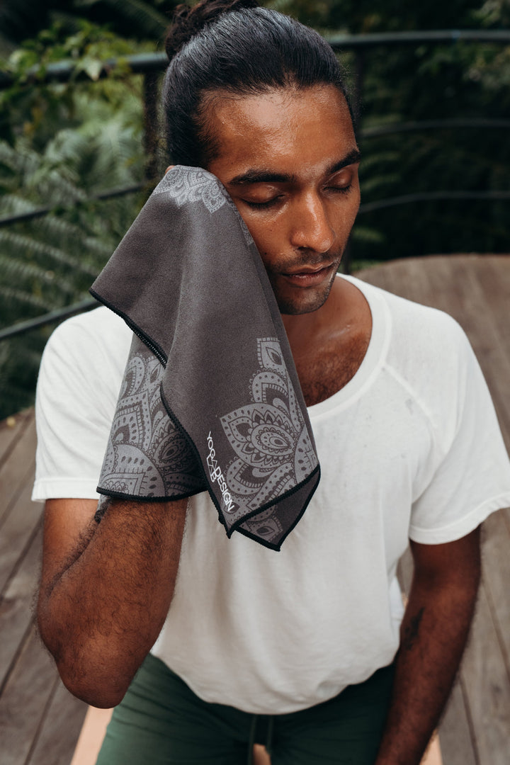 Translation missing: en.Yoga Design Lab Hand Yoga Towel Mandala Black
