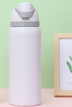 Translation missing: en.White 32oz 304 Stainless Steel Insulated Water Bottle - Dual-Drink Pop-Up Lid